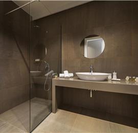 Luxury 5-Bedroom Sea-View Villa with Heated Infinity Pool in Orasac near Dubrovnik – Sleeps 10